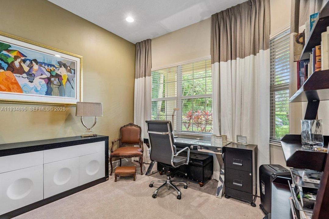 En Venta: $779,900 (3 camas, 2 baños, 1994 Pies cuadrados)