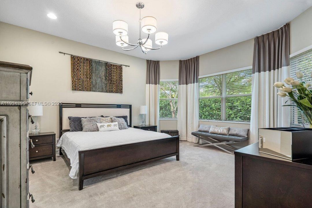 En Venta: $779,900 (3 camas, 2 baños, 1994 Pies cuadrados)