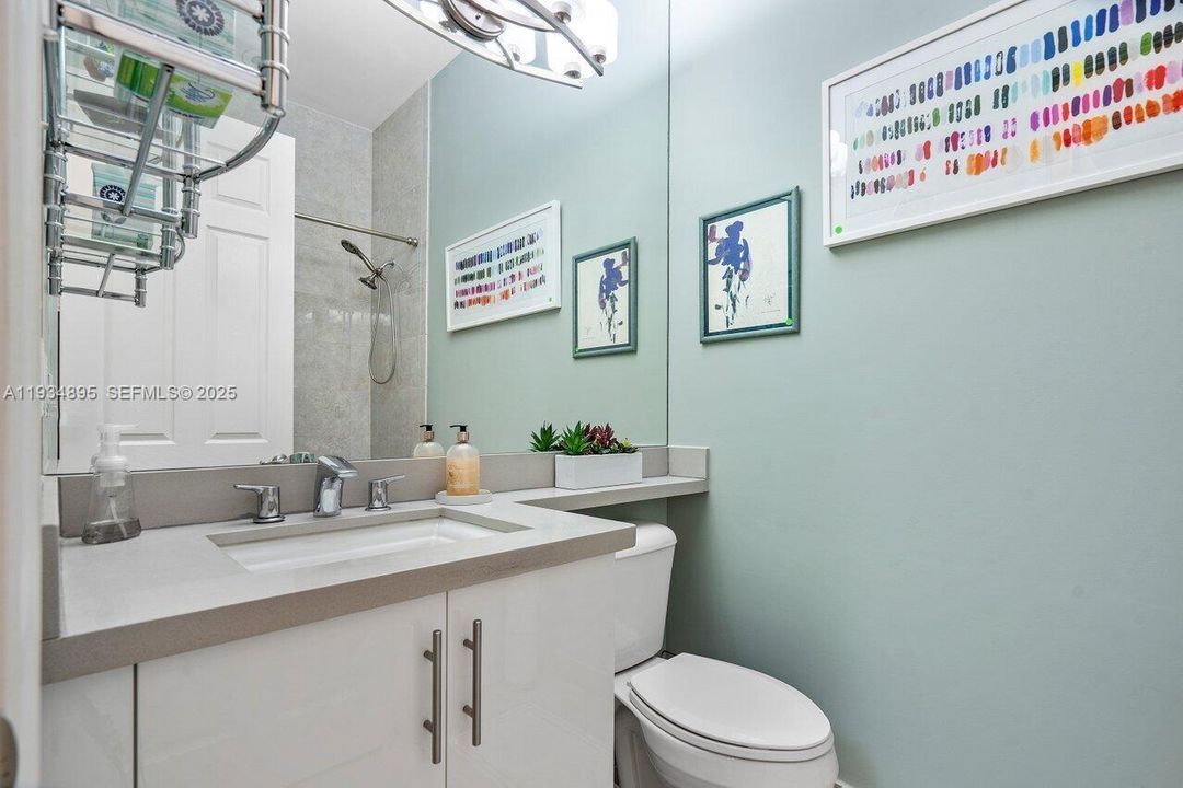 En Venta: $779,900 (3 camas, 2 baños, 1994 Pies cuadrados)