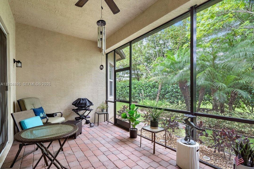 En Venta: $779,900 (3 camas, 2 baños, 1994 Pies cuadrados)