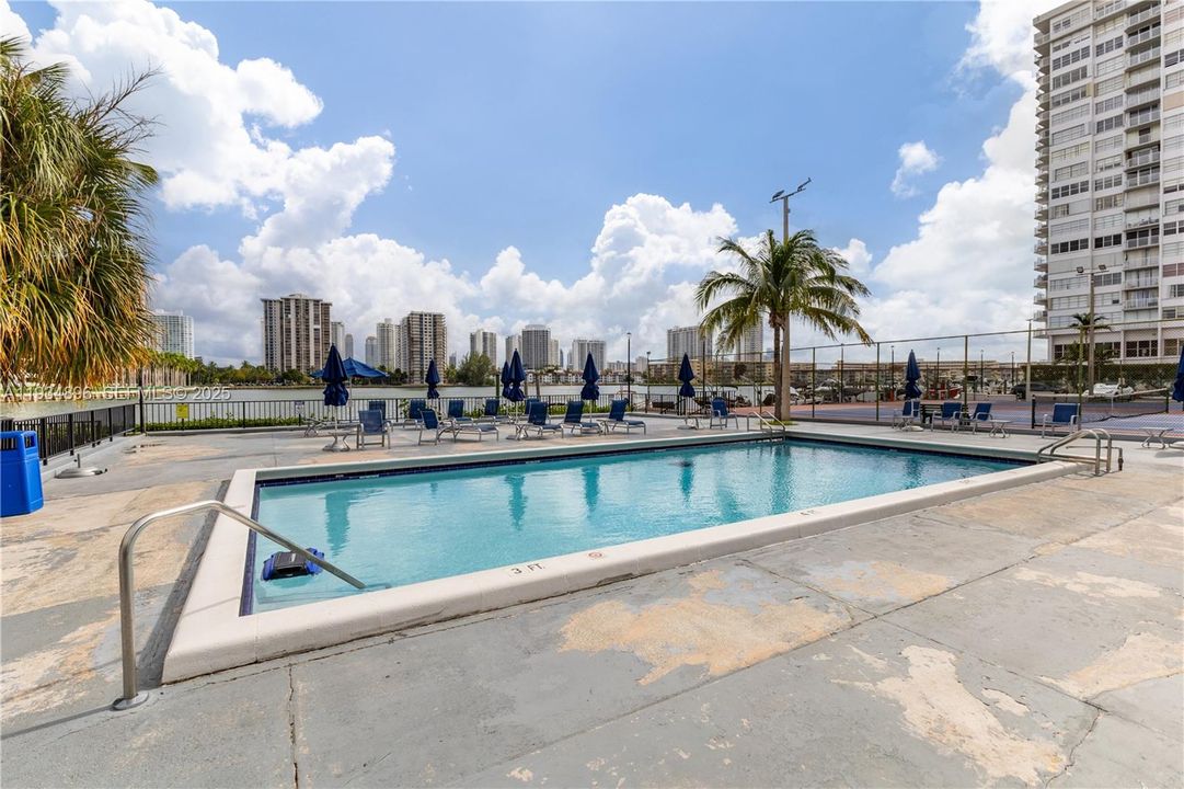 For Sale: $420 (2 beds, 2 baths, 1073 Square Feet)