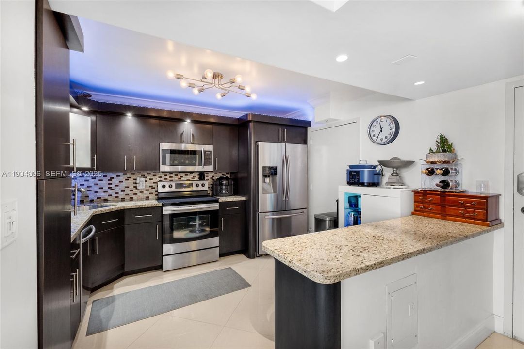 For Sale: $420 (2 beds, 2 baths, 1073 Square Feet)