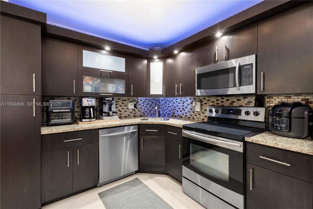 For Sale: $420 (2 beds, 2 baths, 1073 Square Feet)