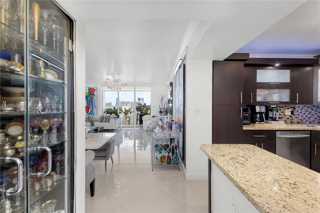 For Sale: $420 (2 beds, 2 baths, 1073 Square Feet)