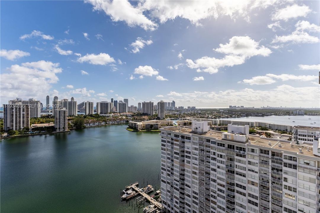 For Sale: $420 (2 beds, 2 baths, 1073 Square Feet)