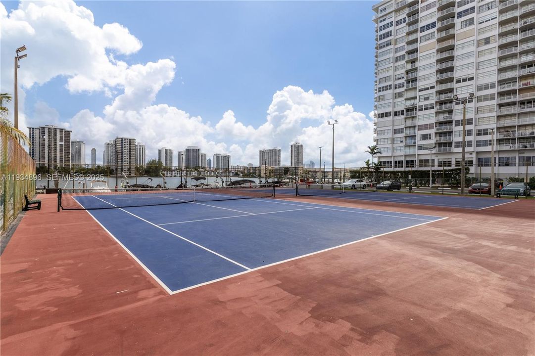 For Sale: $420 (2 beds, 2 baths, 1073 Square Feet)