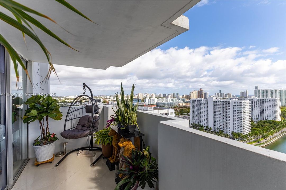 For Sale: $420 (2 beds, 2 baths, 1073 Square Feet)