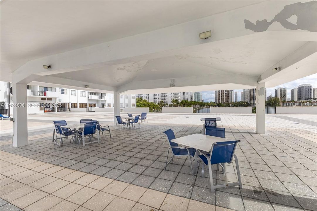 For Sale: $420 (2 beds, 2 baths, 1073 Square Feet)