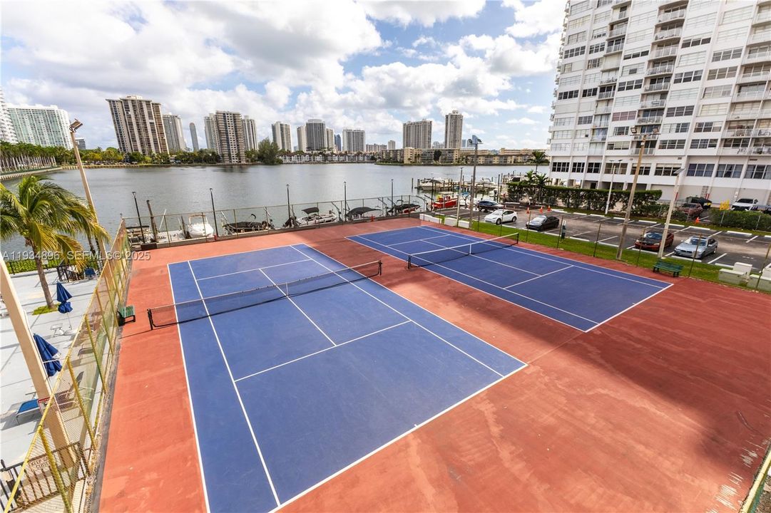 For Sale: $420 (2 beds, 2 baths, 1073 Square Feet)