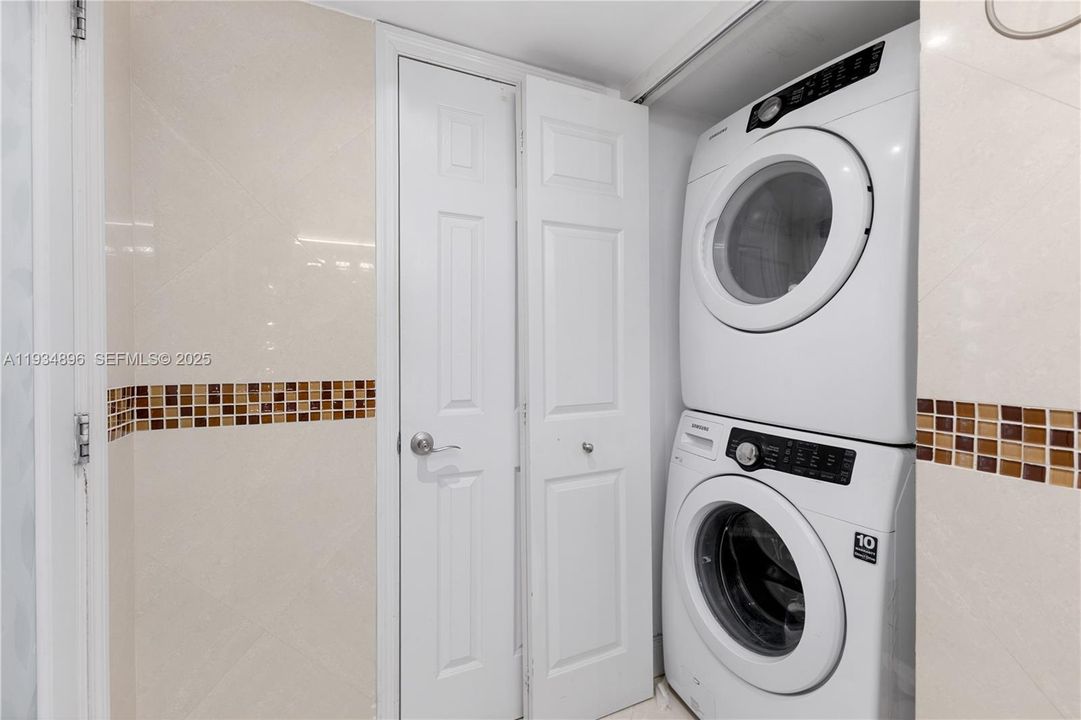 For Sale: $420 (2 beds, 2 baths, 1073 Square Feet)