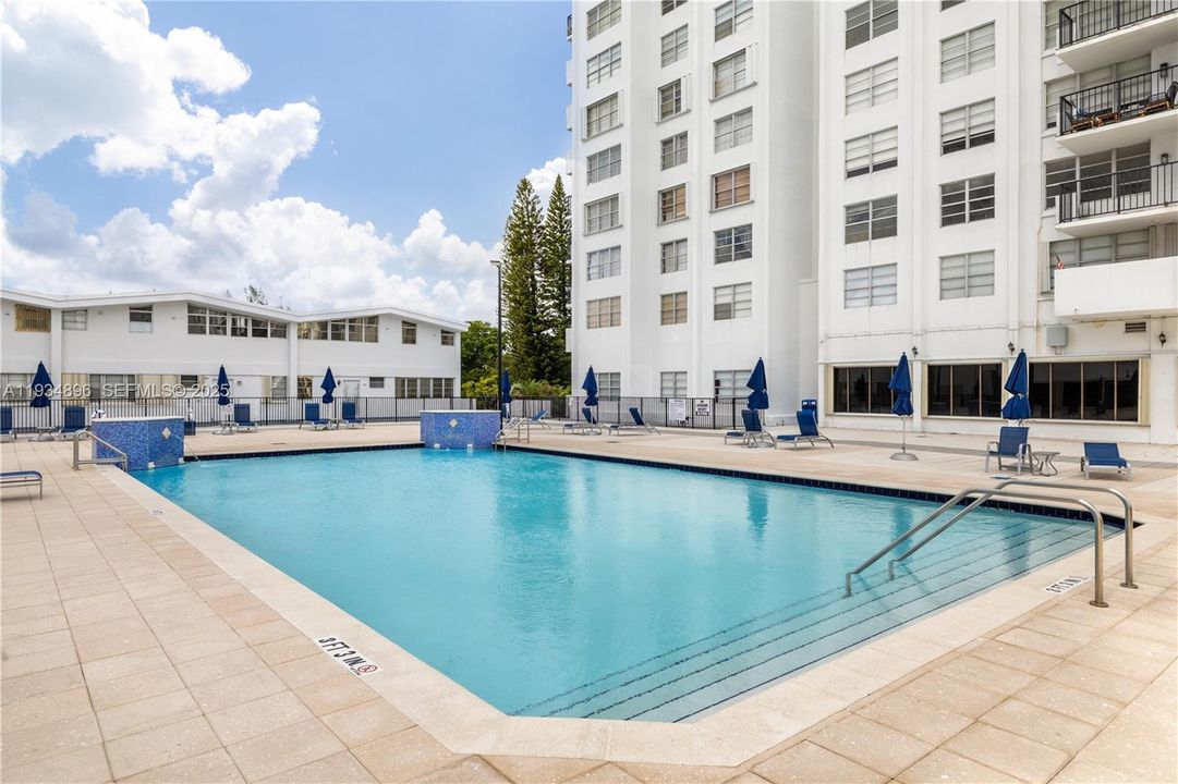 For Sale: $420 (2 beds, 2 baths, 1073 Square Feet)