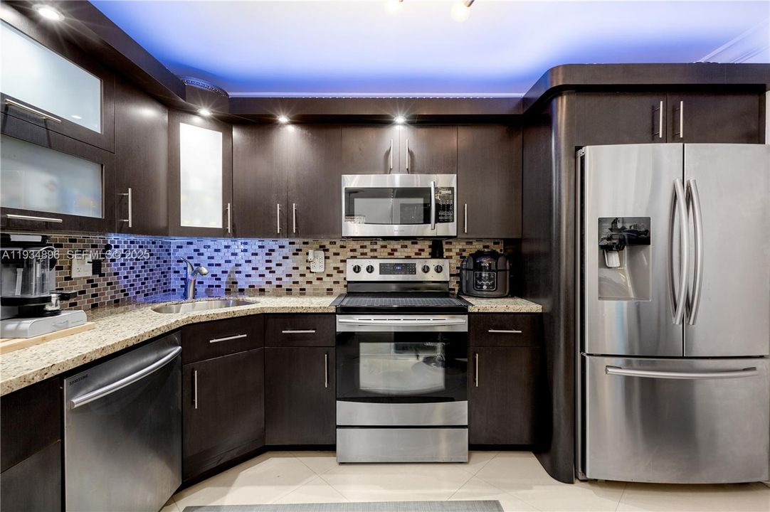 For Sale: $420 (2 beds, 2 baths, 1073 Square Feet)