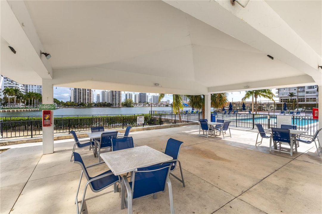 For Sale: $420 (2 beds, 2 baths, 1073 Square Feet)