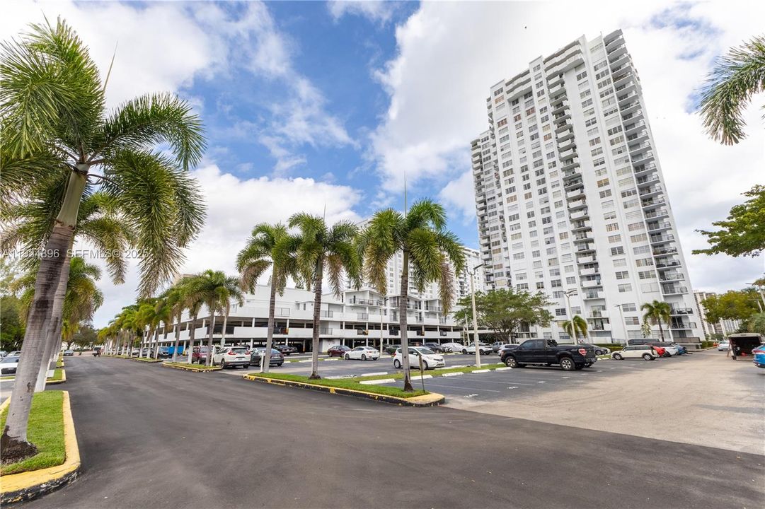 For Sale: $420 (2 beds, 2 baths, 1073 Square Feet)