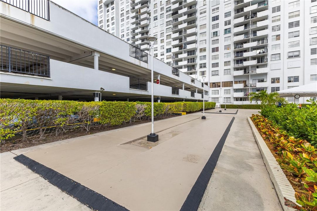 For Sale: $420 (2 beds, 2 baths, 1073 Square Feet)