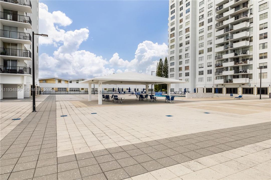 For Sale: $420 (2 beds, 2 baths, 1073 Square Feet)