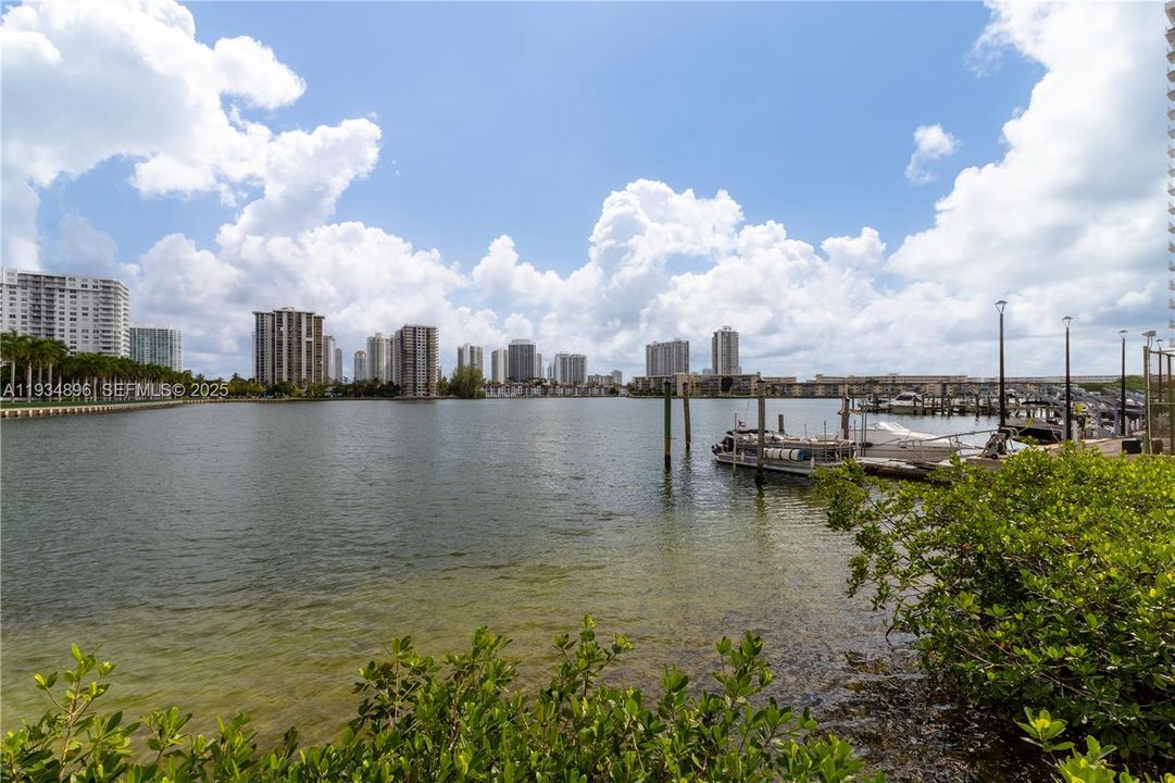 For Sale: $420 (2 beds, 2 baths, 1073 Square Feet)