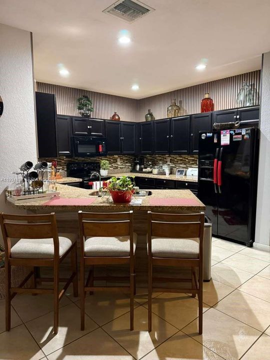 En Venta: $565,000 (4 camas, 2 baños, 2263 Pies cuadrados)