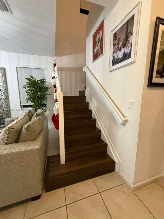 En Venta: $565,000 (4 camas, 2 baños, 2263 Pies cuadrados)