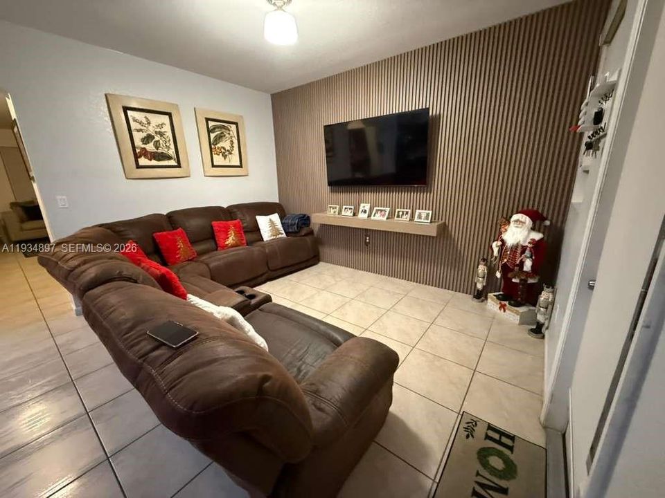 En Venta: $565,000 (4 camas, 2 baños, 2263 Pies cuadrados)