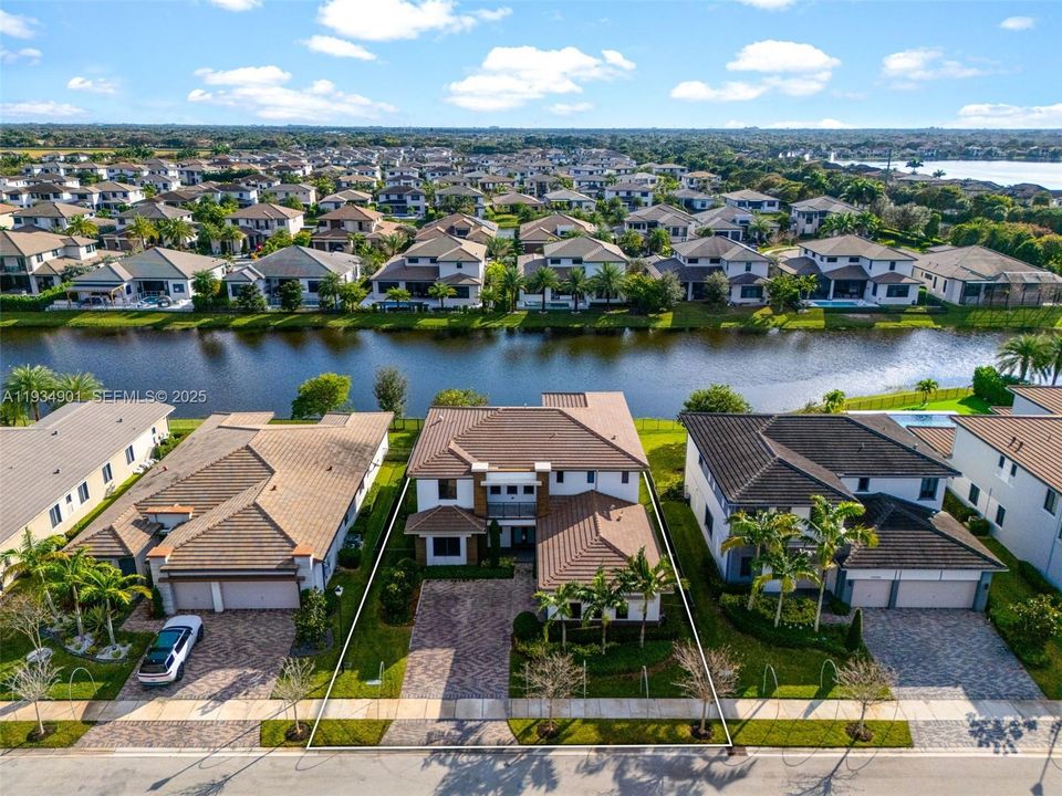 En Venta: $1,274,900 (4 camas, 4 baños, 4274 Pies cuadrados)