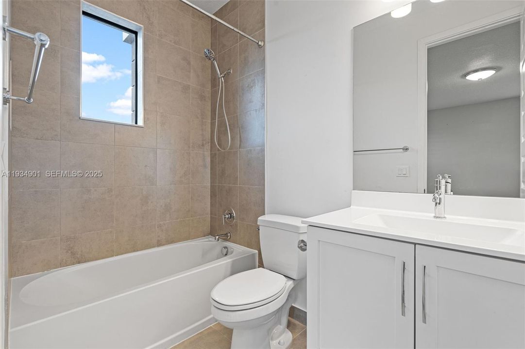 En Venta: $1,274,900 (4 camas, 4 baños, 4274 Pies cuadrados)