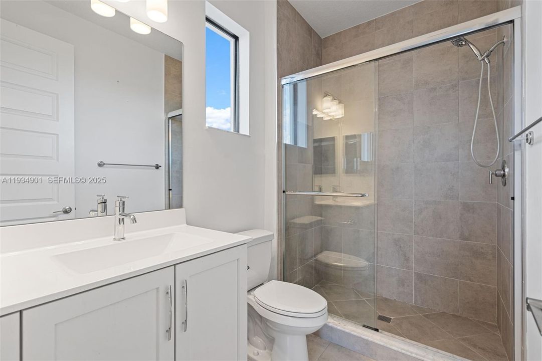 En Venta: $1,274,900 (4 camas, 4 baños, 4274 Pies cuadrados)