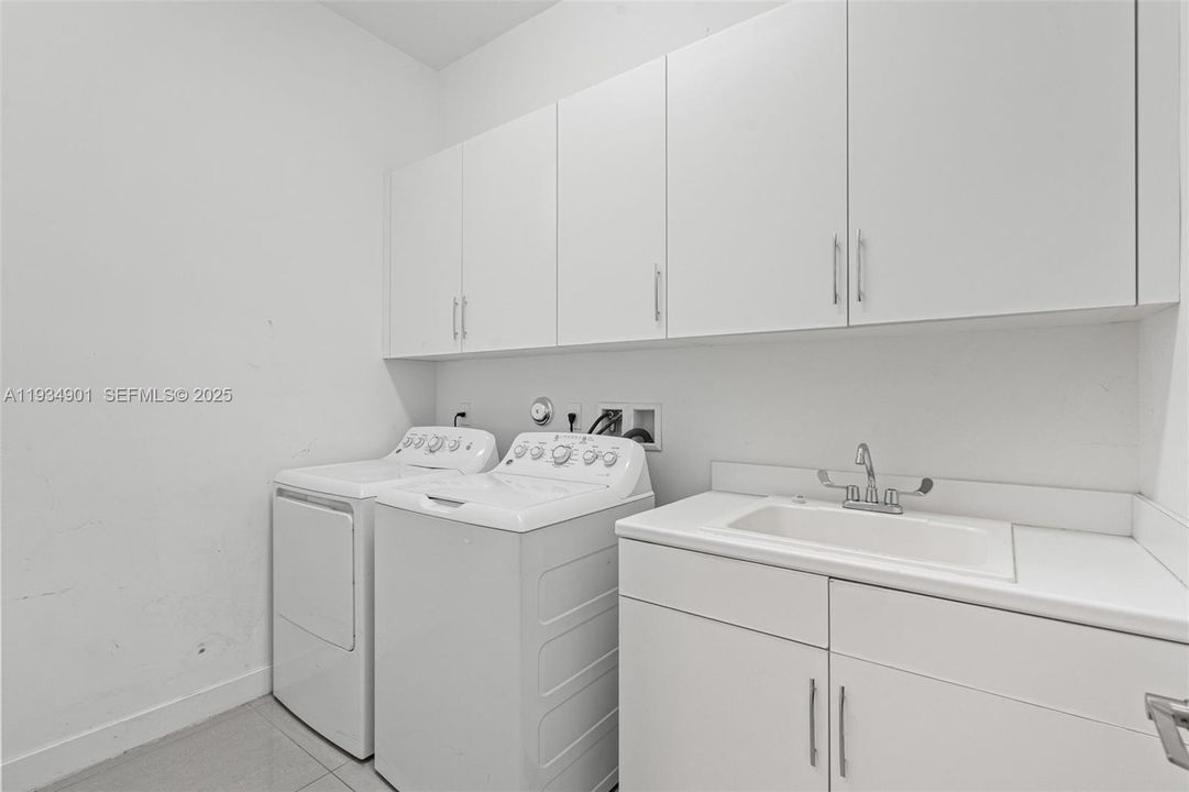 En Venta: $1,274,900 (4 camas, 4 baños, 4274 Pies cuadrados)