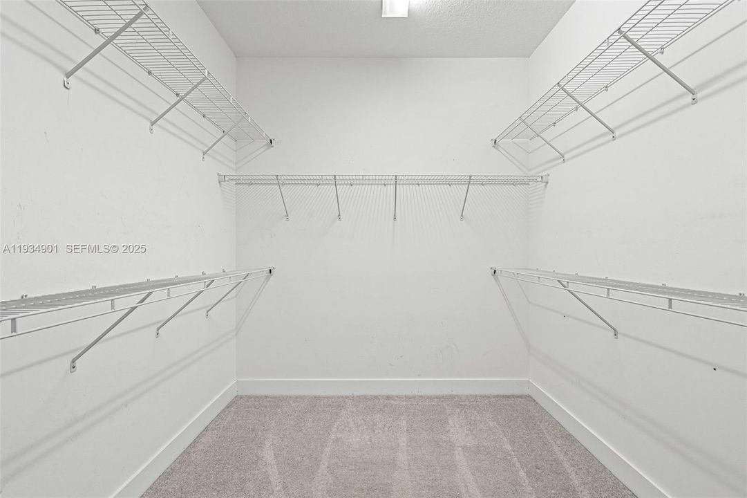 En Venta: $1,274,900 (4 camas, 4 baños, 4274 Pies cuadrados)