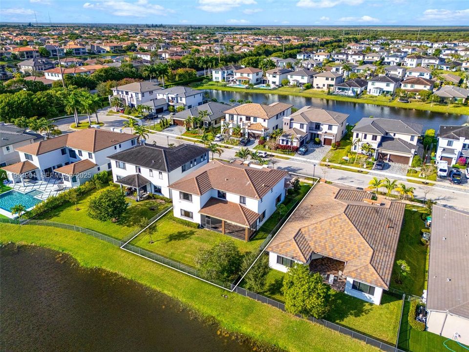 En Venta: $1,274,900 (4 camas, 4 baños, 4274 Pies cuadrados)