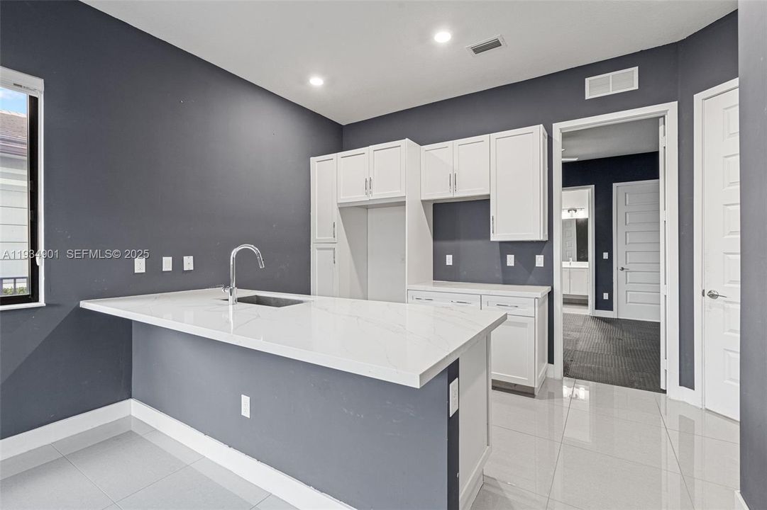 En Venta: $1,274,900 (4 camas, 4 baños, 4274 Pies cuadrados)