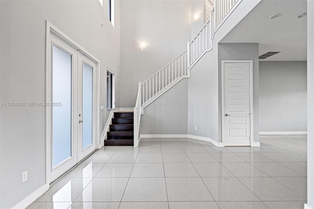 En Venta: $1,274,900 (4 camas, 4 baños, 4274 Pies cuadrados)