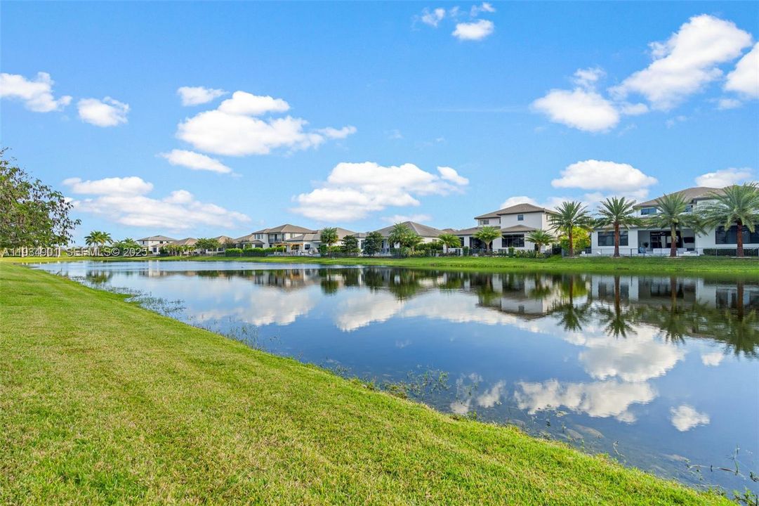 En Venta: $1,274,900 (4 camas, 4 baños, 4274 Pies cuadrados)