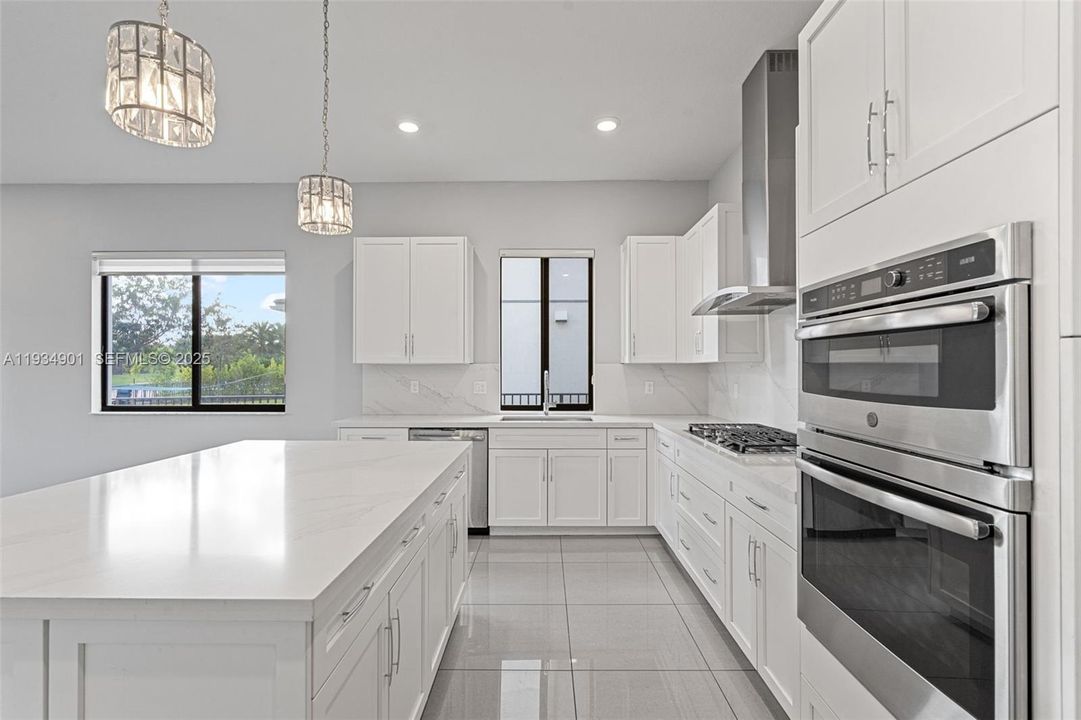 En Venta: $1,274,900 (4 camas, 4 baños, 4274 Pies cuadrados)