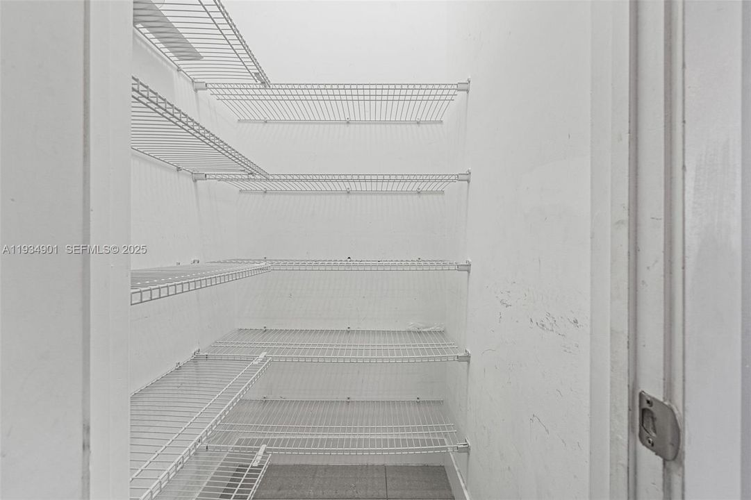 En Venta: $1,274,900 (4 camas, 4 baños, 4274 Pies cuadrados)