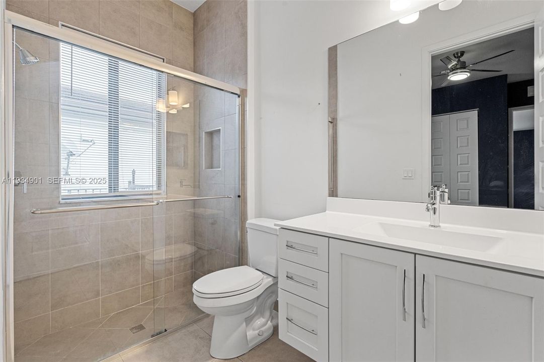 En Venta: $1,274,900 (4 camas, 4 baños, 4274 Pies cuadrados)