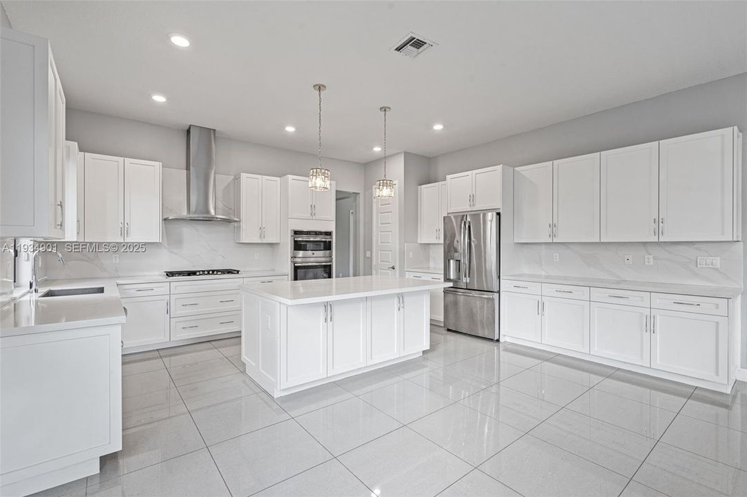 En Venta: $1,274,900 (4 camas, 4 baños, 4274 Pies cuadrados)