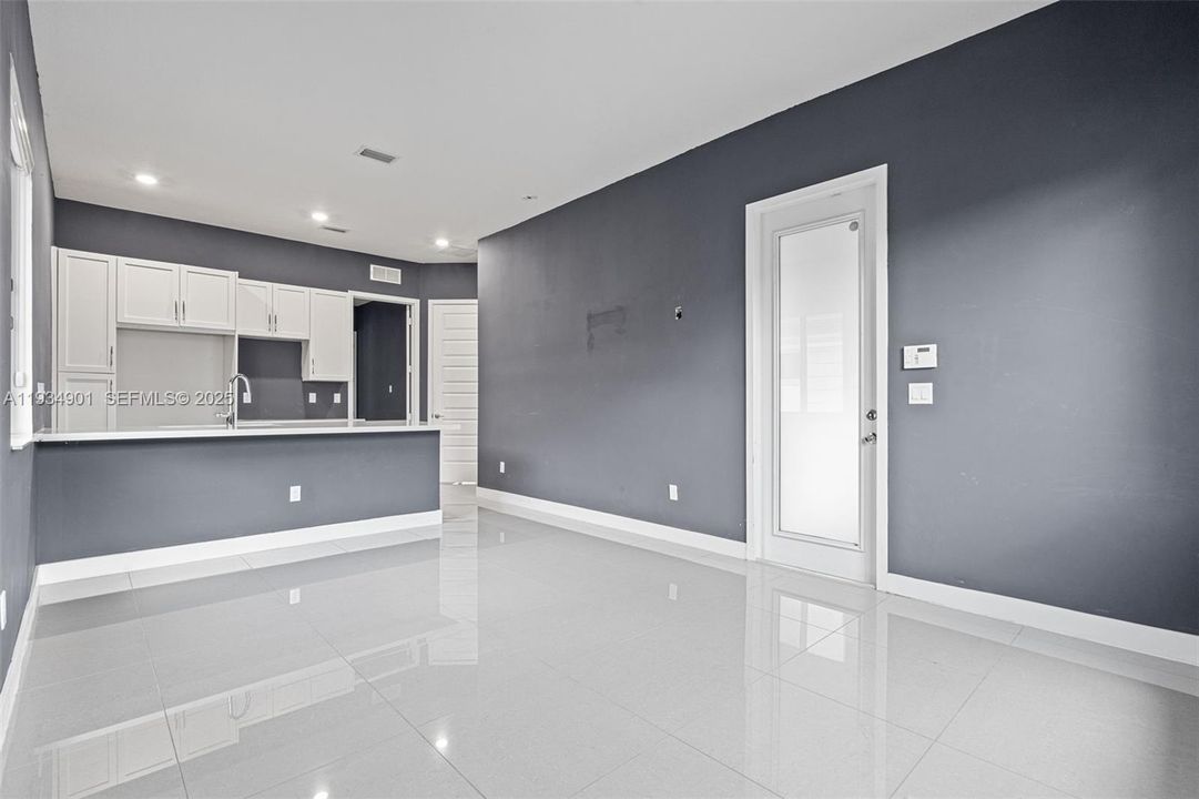 En Venta: $1,274,900 (4 camas, 4 baños, 4274 Pies cuadrados)