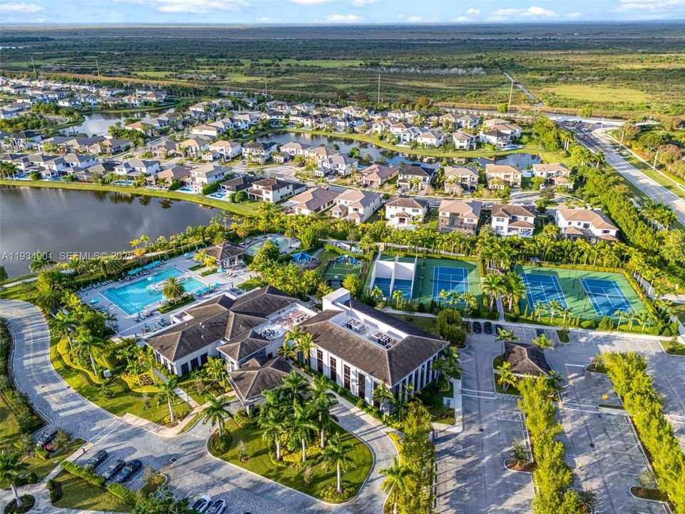 En Venta: $1,274,900 (4 camas, 4 baños, 4274 Pies cuadrados)