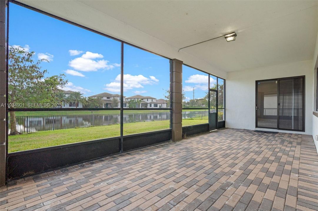 En Venta: $1,274,900 (4 camas, 4 baños, 4274 Pies cuadrados)