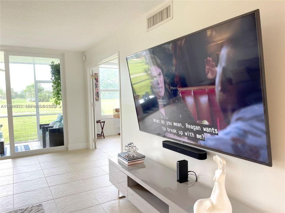 For Rent: $2,000 (2 beds, 2 baths, 1100 Square Feet)