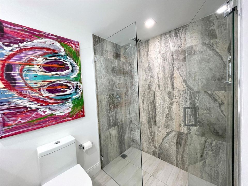 For Rent: $2,000 (2 beds, 2 baths, 1100 Square Feet)