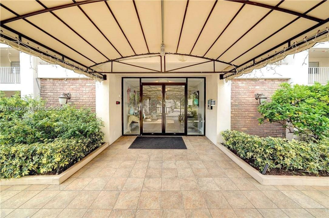 For Rent: $2,000 (2 beds, 2 baths, 1100 Square Feet)