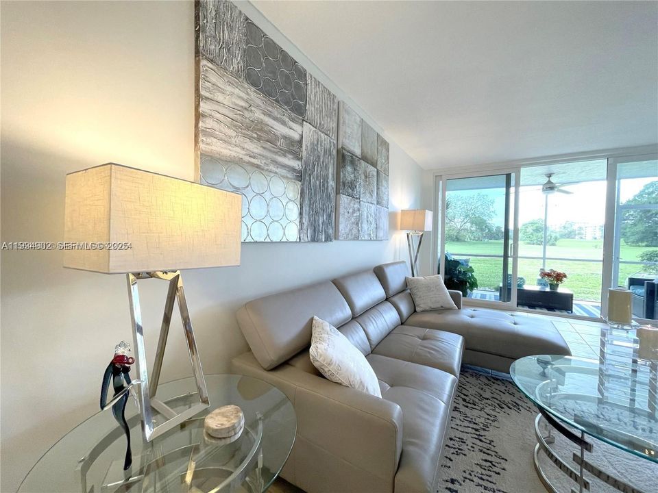 For Rent: $2,000 (2 beds, 2 baths, 1100 Square Feet)