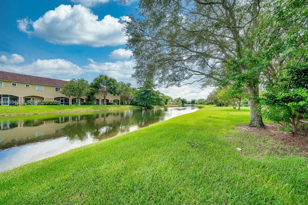 For Sale: $355,000 (2 beds, 1 baths, 1110 Square Feet)