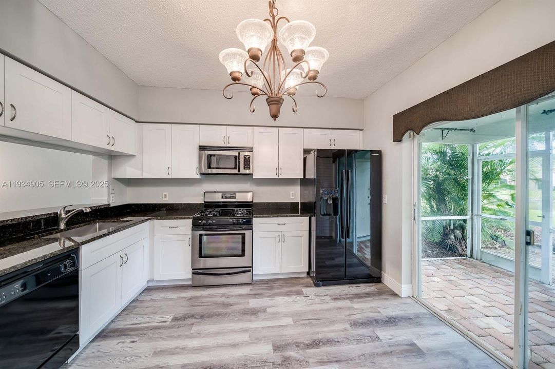 For Sale: $355,000 (2 beds, 1 baths, 1110 Square Feet)