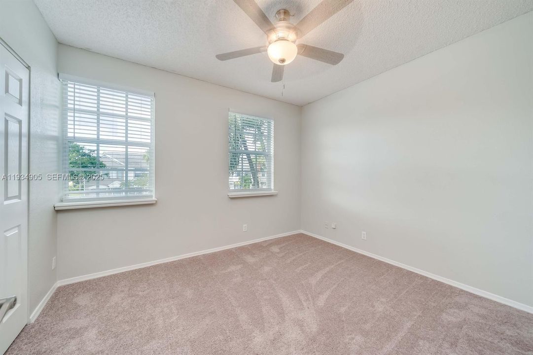 For Sale: $355,000 (2 beds, 1 baths, 1110 Square Feet)