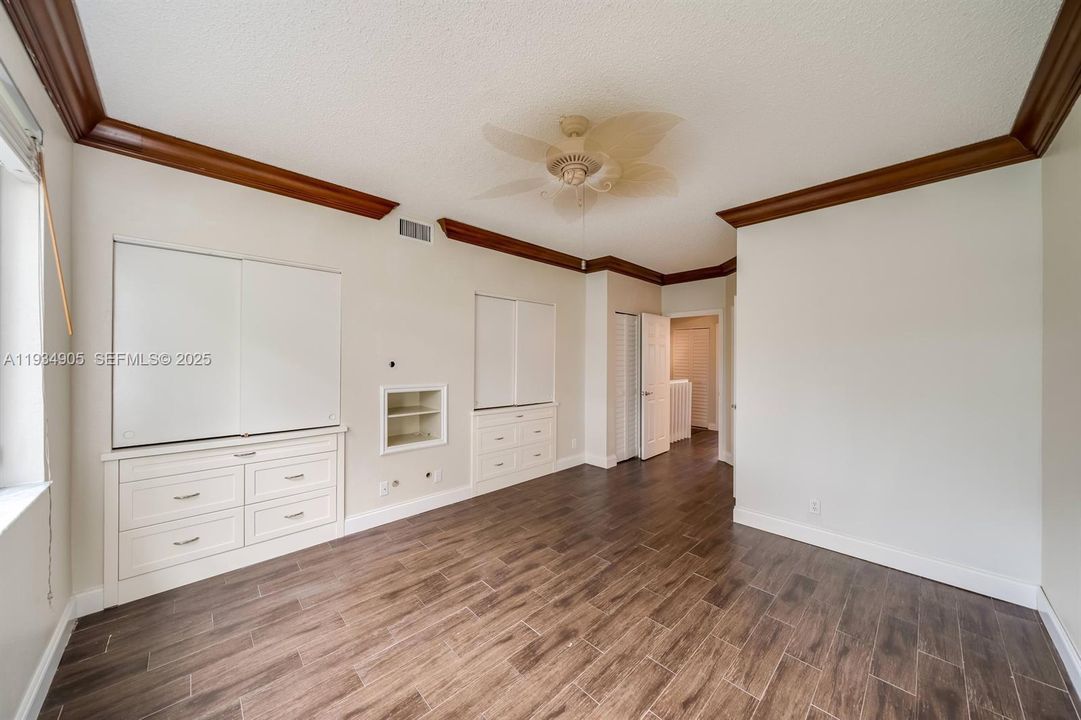 For Sale: $355,000 (2 beds, 1 baths, 1110 Square Feet)
