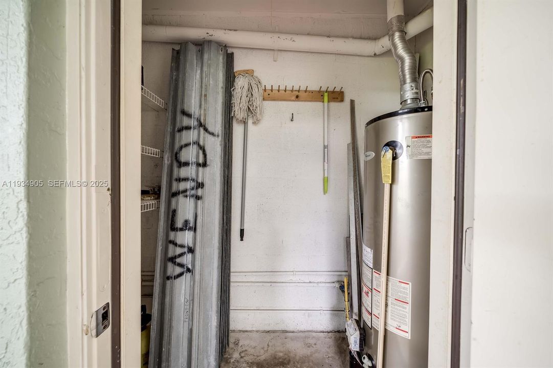 For Sale: $355,000 (2 beds, 1 baths, 1110 Square Feet)