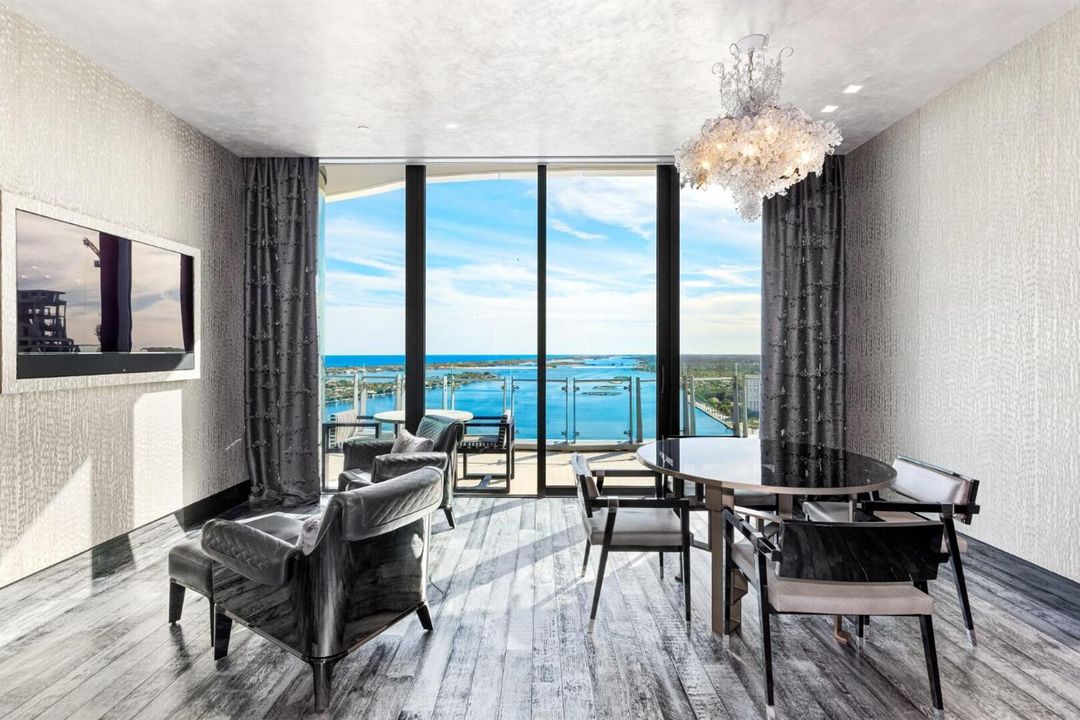 Breakfast Room